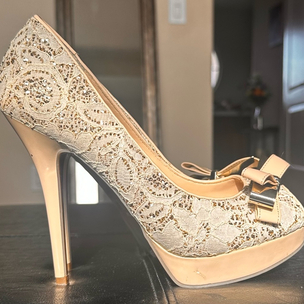 Guess Heels, Size 7 1/2, Gold/Nude